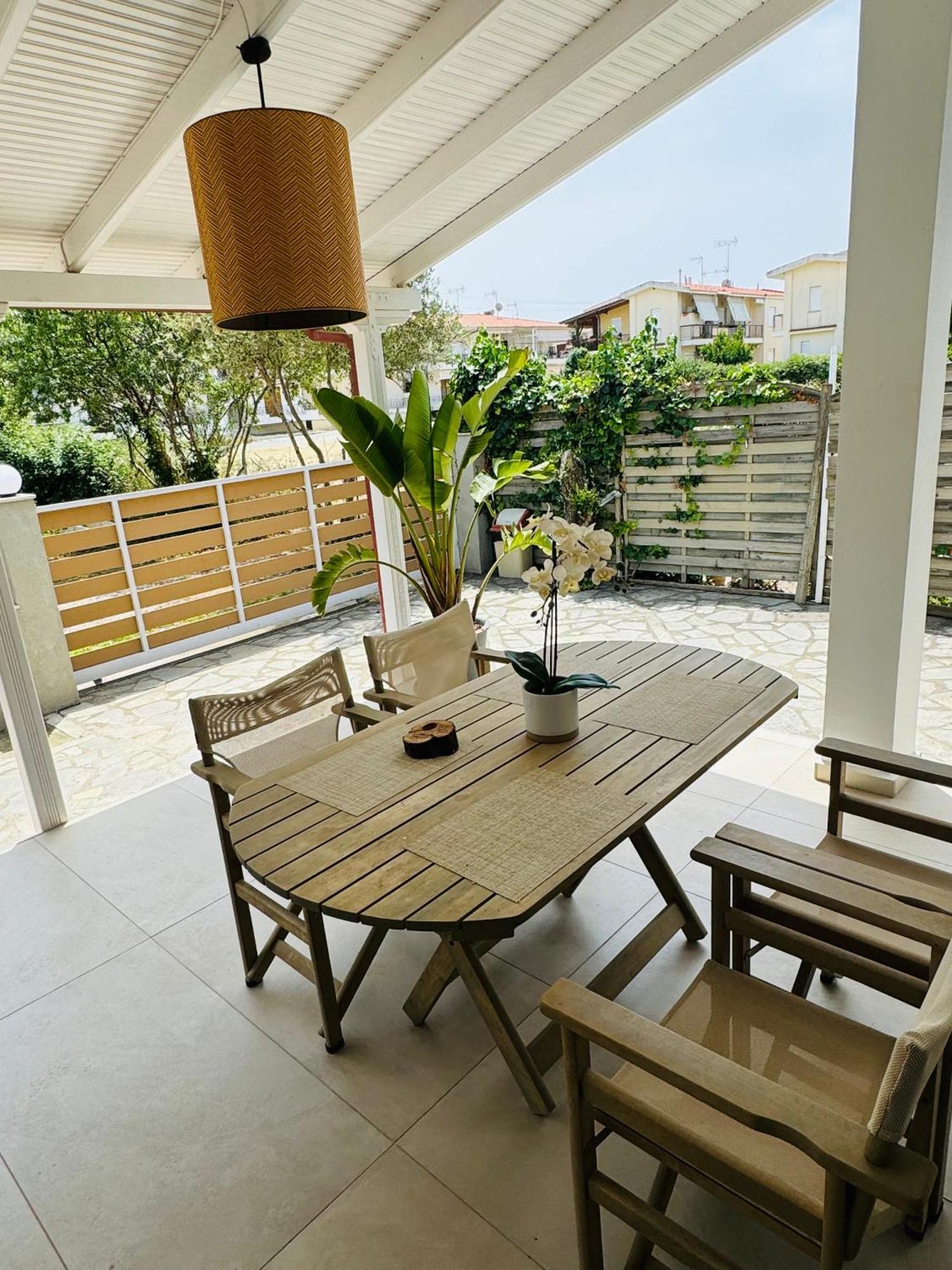 Central Luxury Apartment In Paralia Ofryniou Ofrinion Ngoại thất bức ảnh
